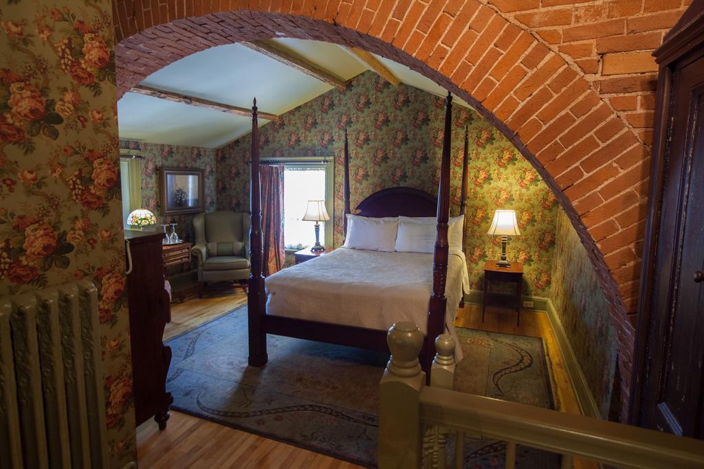 Fairholm Boutique Inns Σάρλοτ Τάουν Εξωτερικό φωτογραφία