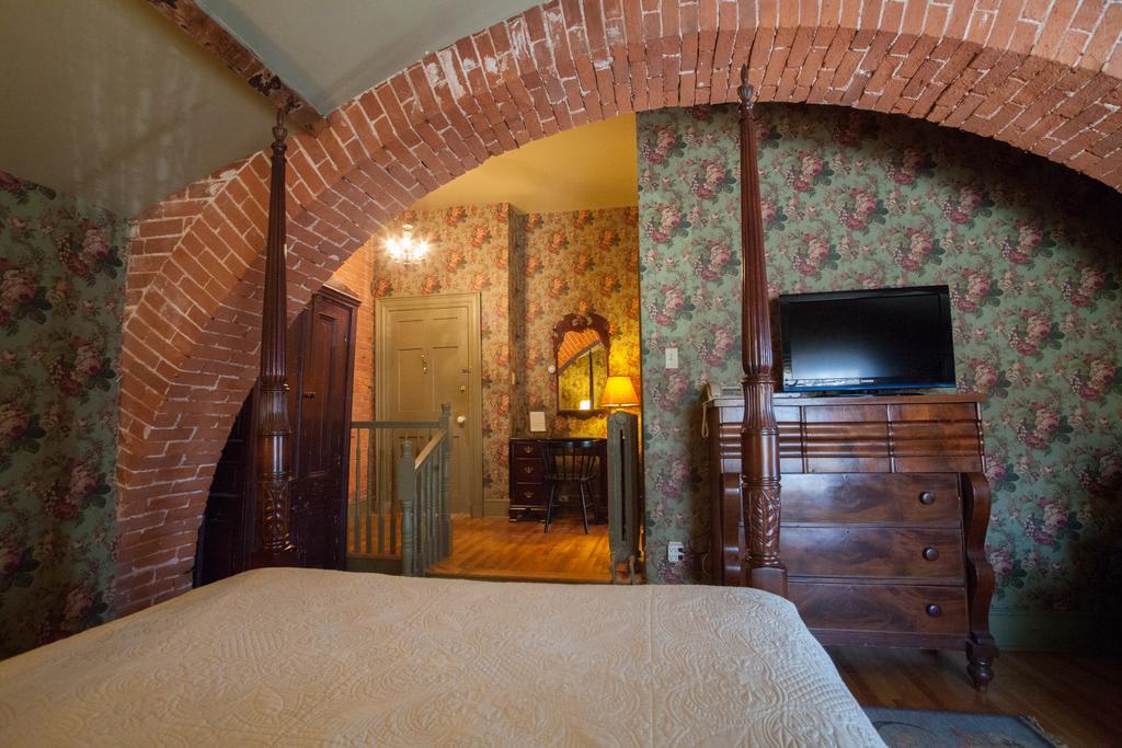 Fairholm Boutique Inns Σάρλοτ Τάουν Εξωτερικό φωτογραφία