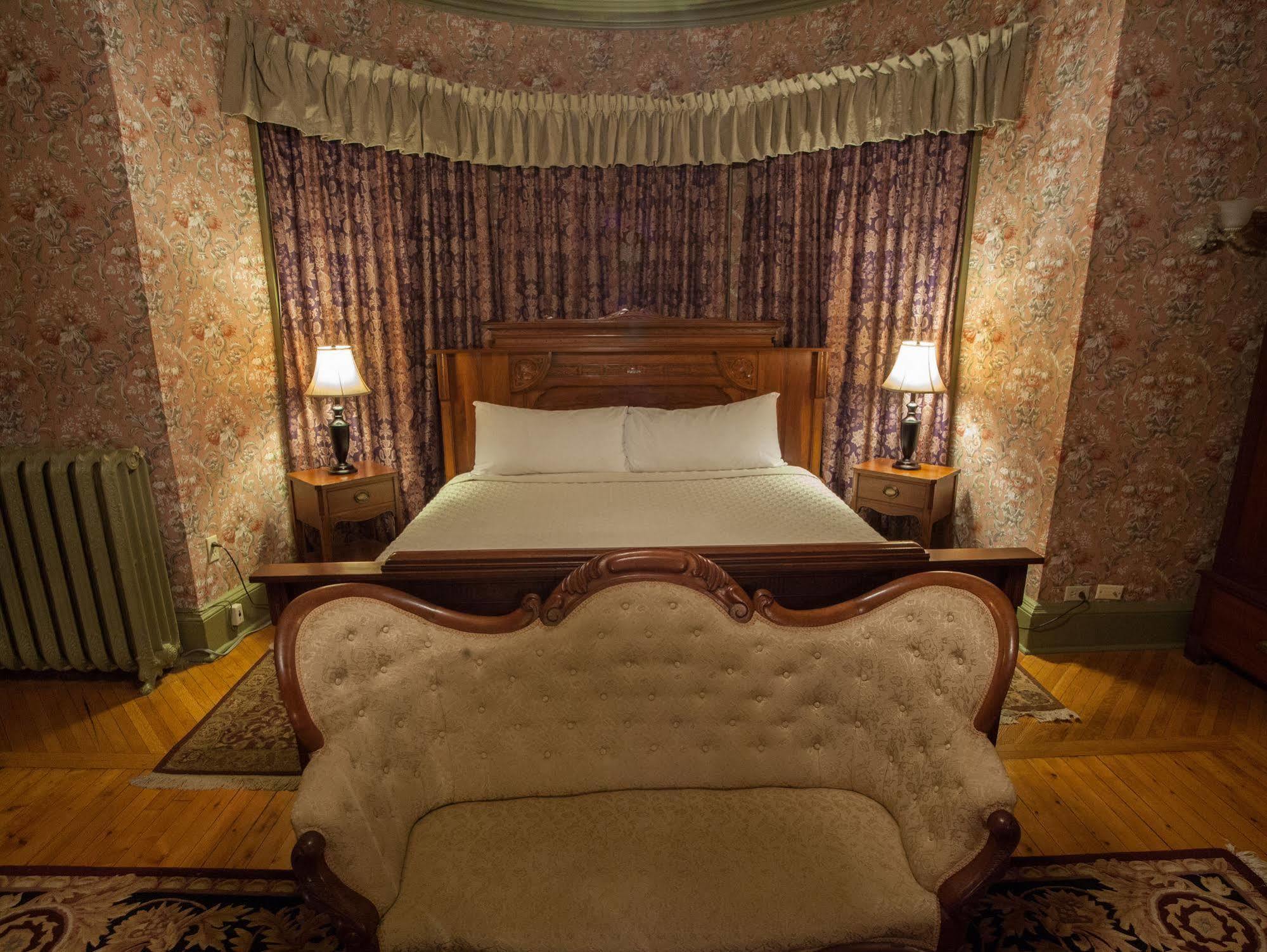 Fairholm Boutique Inns Σάρλοτ Τάουν Εξωτερικό φωτογραφία