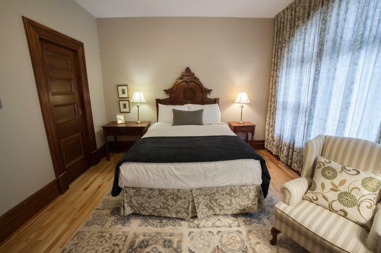 Fairholm Boutique Inns Σάρλοτ Τάουν Εξωτερικό φωτογραφία
